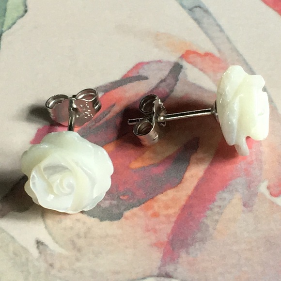 New! White Rose Stud Earrings - Picture 5 of 9